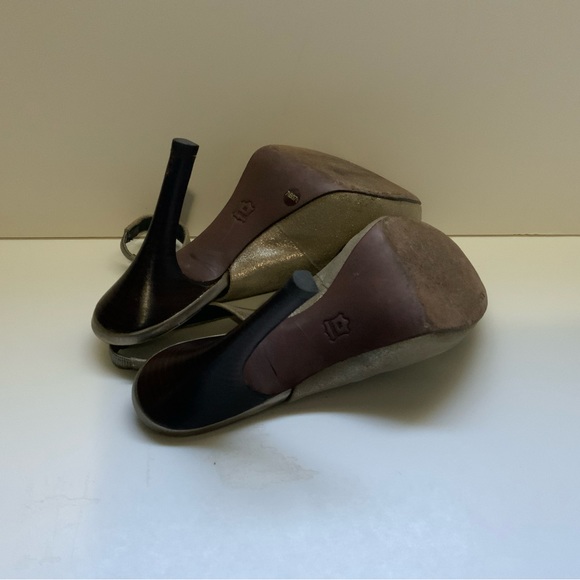 *BCBG MAXAZRIA Gold Metallic Lame Finish Peep Toe Slingback Pumps - Picture 6 of 6